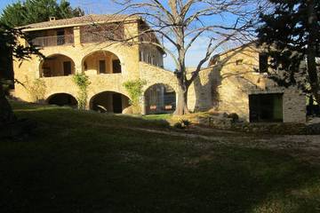 Gîte pour 6 personnes, avec jacuzzi et jardin à Saint-Marcel-de-Careiret