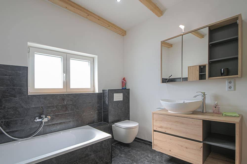 Ein Ferienhaus zum Wohlfühlen... Unser frisch renoviert und soeben fertig gestelltes \"Ferienhaus Upgant \" ist modern und stilvoll eingerichtet. Die 110 qm große Wohnfläche, liegt komplett im Erdgeschoss und bietet Ihnen offenes, modernes Wohnen... in Upgant-Schott, Nordseeküste