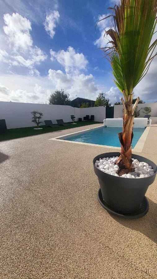 Location de vacances pour 4 personnes, avec jacuzzi ainsi que piscine et jardin à Courçon - 2