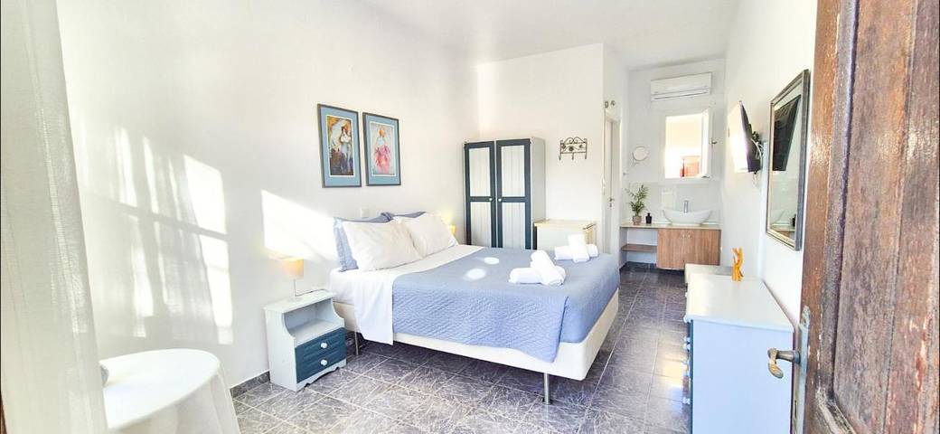 Gîte pour 2 personnes, avec terrasse ainsi que vue et jardin dans Palekastron - 2