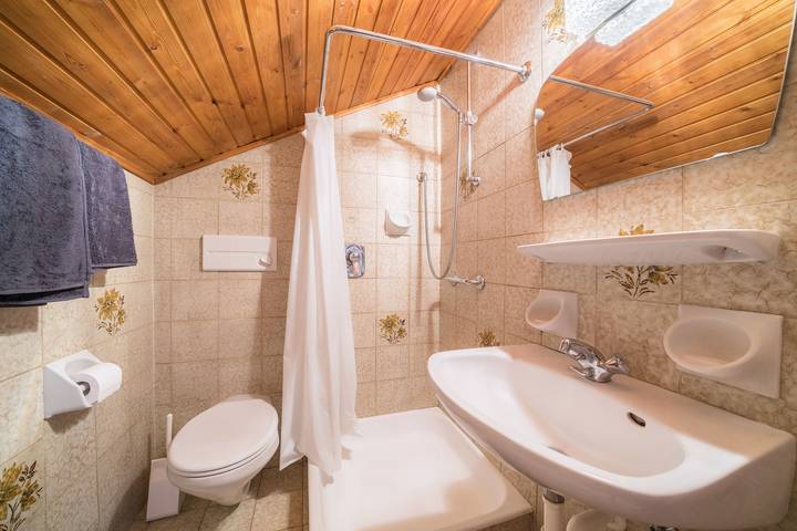 Appartamento intero, Appartamento "Tschigat Leilichhof" con vista sulle montagne, Wi-Fi, balcone e giardino in Lana di Mezzo, Lana