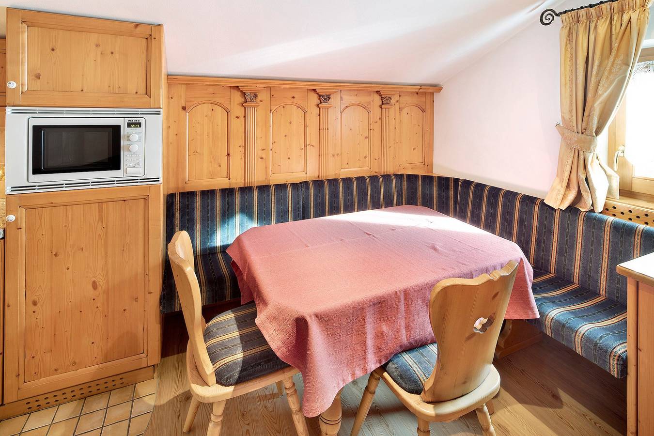 Appartement entier, Appartement de vacances "Casa Li Roina n 44" avec vue sur les montagnes, jardin partagé et Wi-Fi. in Livigno (Town), Livigno