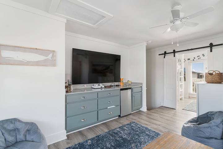 Vacation rental for 11 people, with pool and balcony in Rosemary Beach