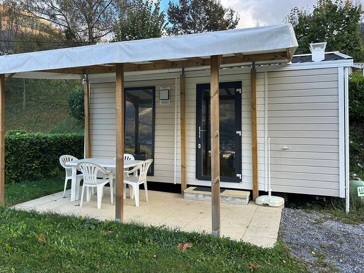 Camping Du Valentin - Mobilheim 2 personen - Welcome 2P - 1 Schlafzimmer, mit überdachter Terrasse in Laruns, Béarn
