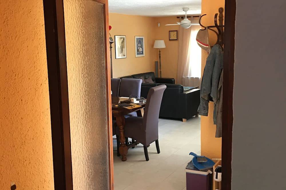 Schönes Haus umgeben von einem idyllischen Garten mit  Salzelektrolyse Pool. in Mas Ambros, Calonge