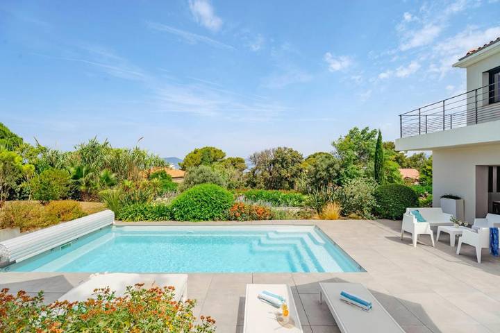 Villa voor 8 personen, with zwembad and tuin as well as uitzicht in La Madrague