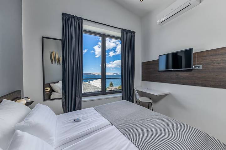 Luxusvilla Rock - mit privatem Pool und Strand in Lukovo Šugarje, Naturpark Velebit