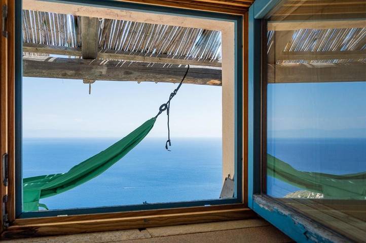 Location de vacances pour 2 personnes, avec Balcon ainsi que Terrasse et Vue à Filicudi - 3