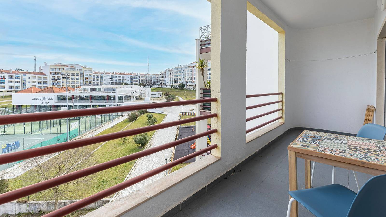 Ganze Wohnung, Ferienwohnung für 4 Personen mit Balkon in Charneca de Caparica e Sobreda, Halbinsel von Setúbal