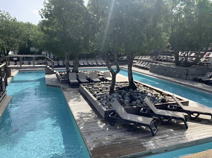 Camping pour 6 personnes, avec sauna ainsi que terrasse et jacuzzi