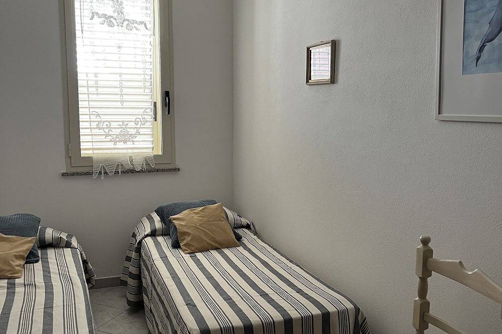Beautiful and well-kept apartment, 2 kilometers from the beach. Ideal for 4 - 5 people. in Cabras, Stagno di Càbras