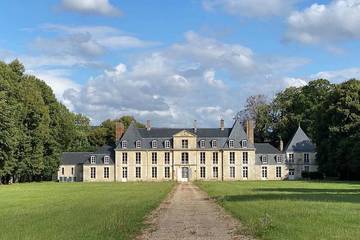 Gîte pour 15 personnes, avec balcon et jardin à Tosny