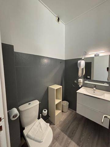 Hôtel pour 2 personnes, avec piscine et jardin à Roquebillière - 2