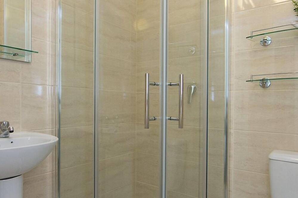 Hel lägenhet, Studio with a view over Dublin, walking distance to city & Dublin Zoo 10 min in Dublin, Dublin (grevskap)