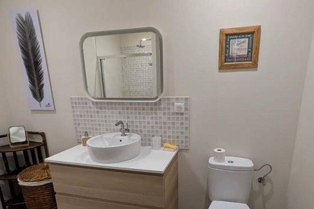 Ganze Wohnung, Renoviertes Studio mit Mezzanine im Herzen von Bourbon-l'Archambault in Bourbon-l'Archambault, Allier