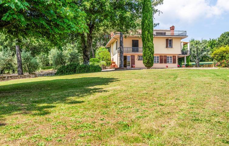 Casa vacanza per 11 persone, con piscina e giardino nonché terrazza, adatto a famiglie con bambini a Monte San Savino
