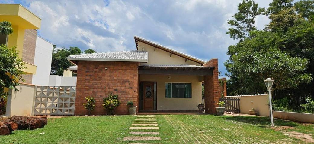 Fazendas e chácaras para 6 pessoas, com piscina e balcão e ainda vista em Pardinho