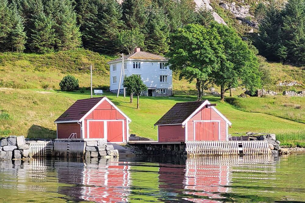 Idyllisches Ferienhaus in schöner Berle. Angeln, Bootfahren, Schwimmen, Wandern in Bremanger