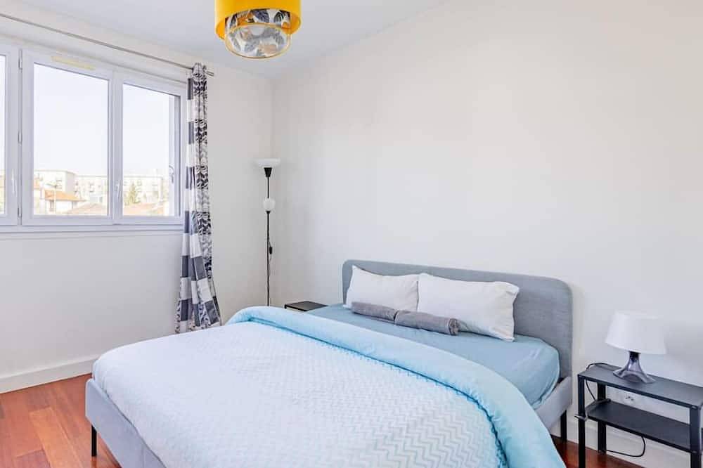 Entire apartment, Beautiful flat 2 rooms near Paris/La Défense in Suresnes, Hauts-de-Seine