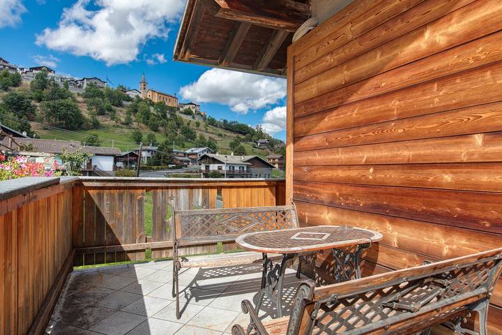 Glamping per 4 persone, con giardino e sauna nonché balcone, con animali domestici in Valle d'Aosta