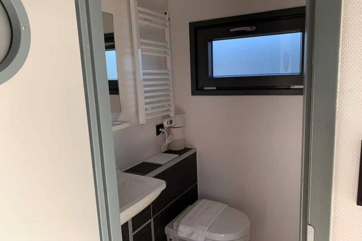 Modern Houseboat - Minutes from Amsterdam - 4 pers in Monnickendam, Markermeer