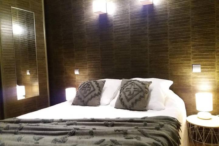 Entire apartment, Magnificent apartment in character residence with swimming pool in Aix-les-Bains, Chambéry region