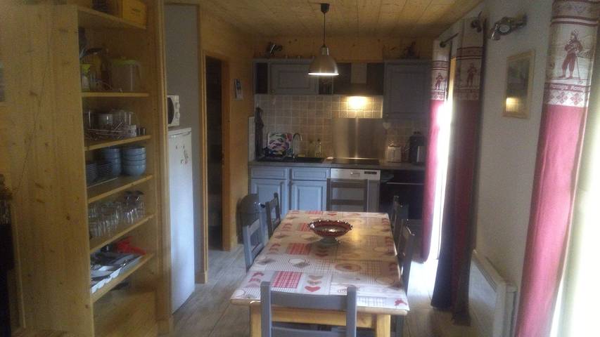 Gîte pour 5 personnes, avec balcon et jardin