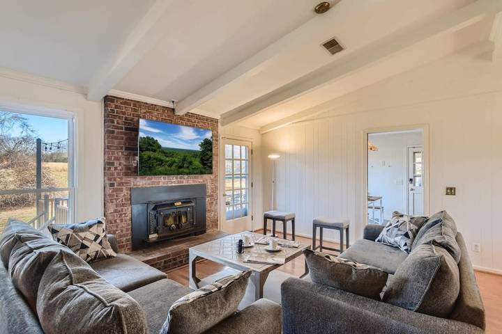 Vacation house for 12 people, with yard and balcony, kid friendly in Tennessee