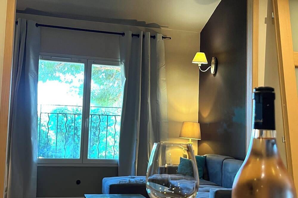 Entire apartment, Apartment 70 m2 pool property, parking, sea 4 km in Sérignan, Mediterranean Coast (France)
