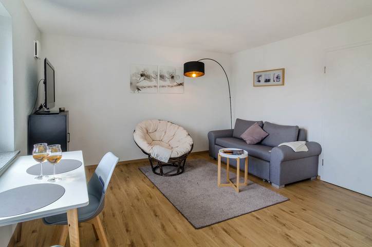 Ganze Wohnung, Ferienwohnung 'Turmgarten' mit Bergblick, privater Terrasse und Wi-Fi in Überlingen, Region Bodensee-Oberschwaben