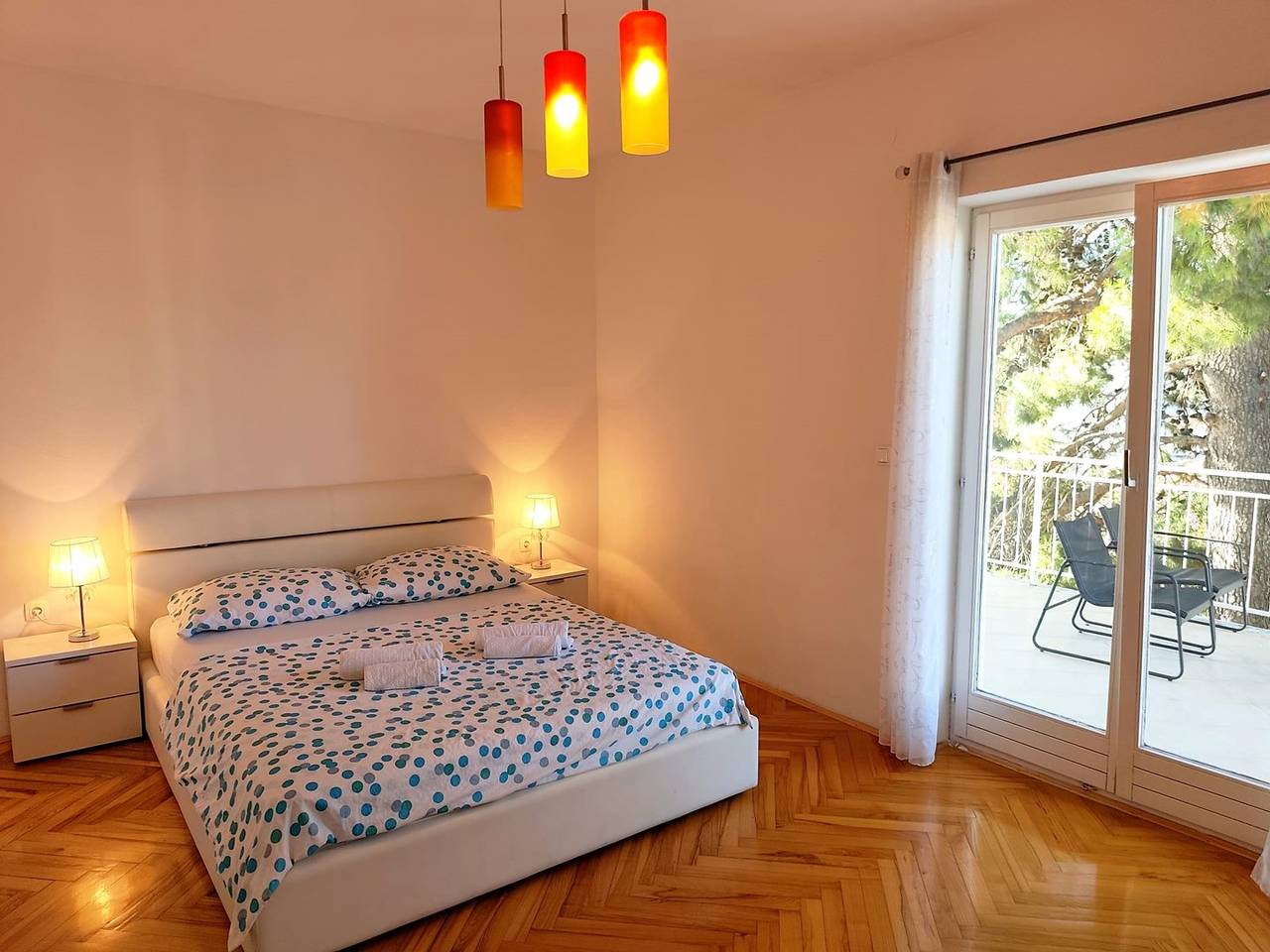 Ganze Wohnung, Einzimmerwohnung mit Terrasse. in Primošten, Šibenik-Knin