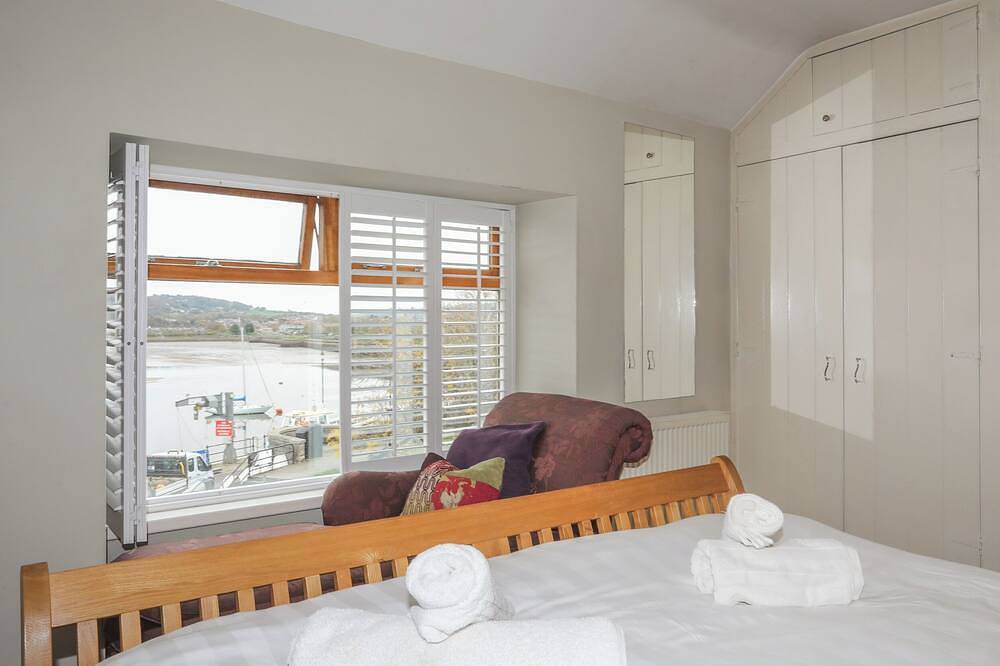Jasmin Cottage, pet friendly, luxury holiday cottage in Conwy in Deganwy, Conwy region