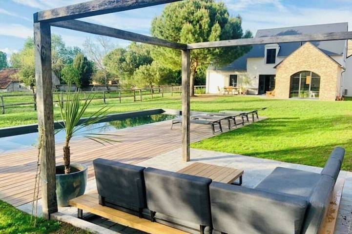 Location de vacances pour 8 personnes, avec jardin dans Saint-Hilaire-Saint-Mesmin