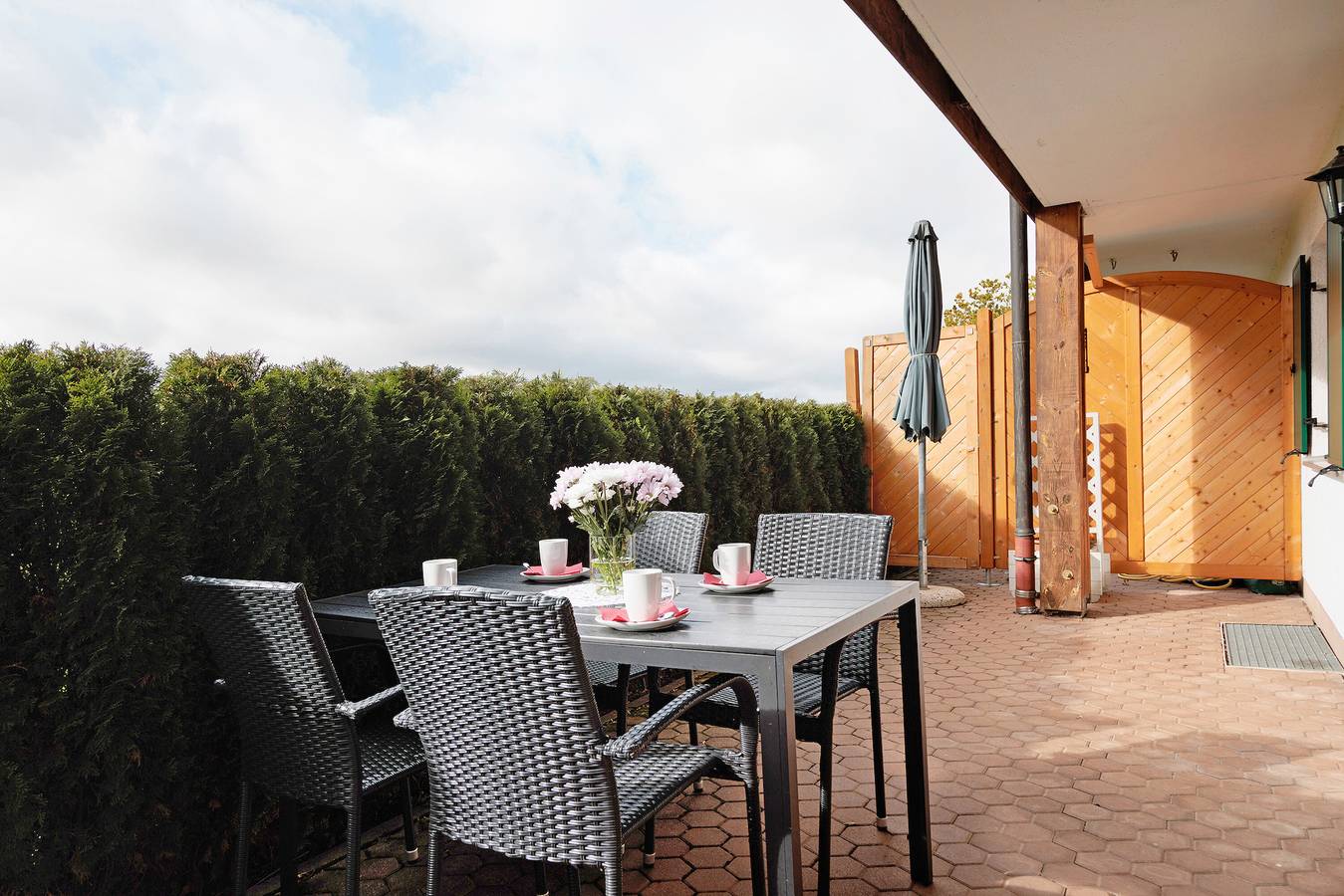 Ganze Wohnung, Ferienwohnung 'Löwenzahn' mit Privatterrasse, Gemeinschaftsgarten und Wi-Fi in Friesenried, Bayerisch Schwaben