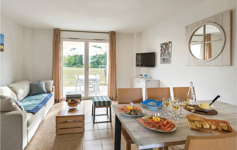 Appartement de plage avec piscine, lits superposés et TV près de l'océan in Talmont-Saint-Hilaire, Vendée