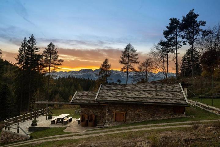 Gîte pour 4 personnes, avec Terrasse ainsi que Jardin et Vue à Grumes