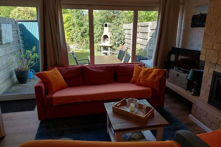 Vacation rental for 4 people, with terrace and pool as well as yard in Zeeland
