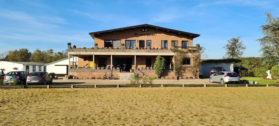 Gîte pour 8 personnes, avec Balcon et Terrasse ainsi que Jardin et Vue à Grobbendonk