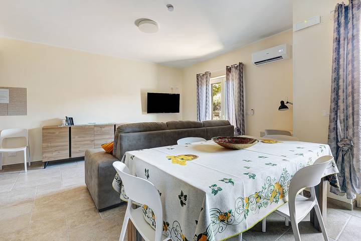 Entire apartment, Malluzzo Holidays Apartment with Hill View, Wi-Fi, and Air Conditioning in Patti, Messina Province
