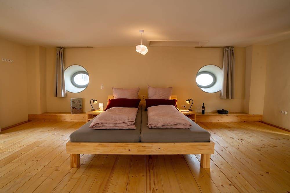 Ferienwohnung in einer denkmalgeschützten Kirche in Altleiningen, Saar-Nahe-Bergland