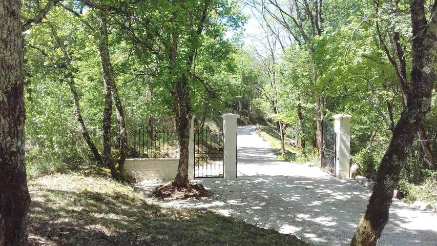 Location de vacances pour 3 personnes, avec jardin ainsi que piscine et vue à Martel - 2