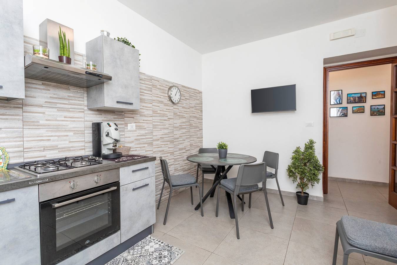 Apartamento entero, Apartamento 'La Casa Di Aga' con Terraza Privada, Wi-Fi y Aire Acondicionado in Catania, Provincia de Catania