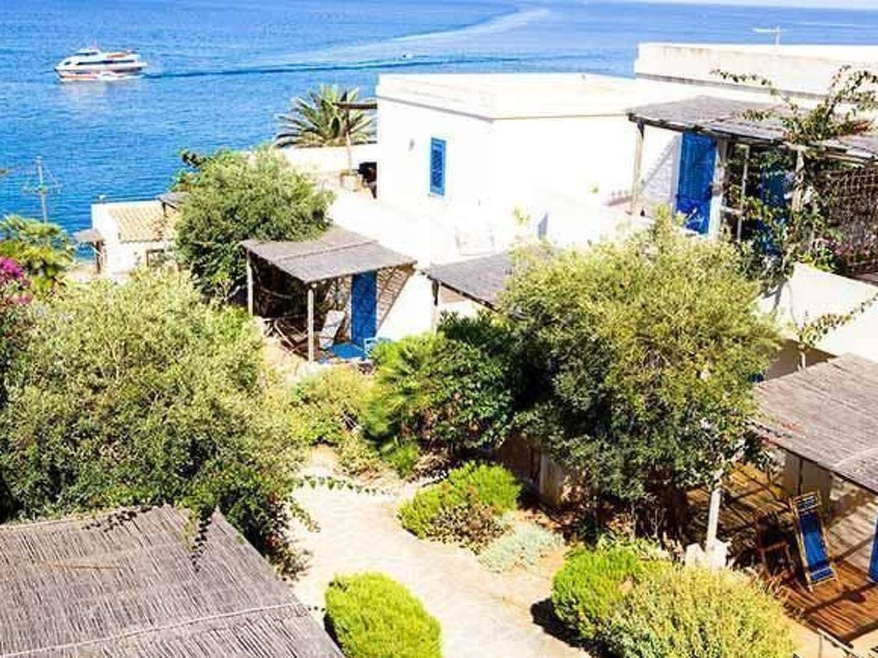 Apartamento entero, Wohnung in Marettimo mit Terrasse, gemeinsamem Pool und Garten in Isla Marettimo, Islas Egadas