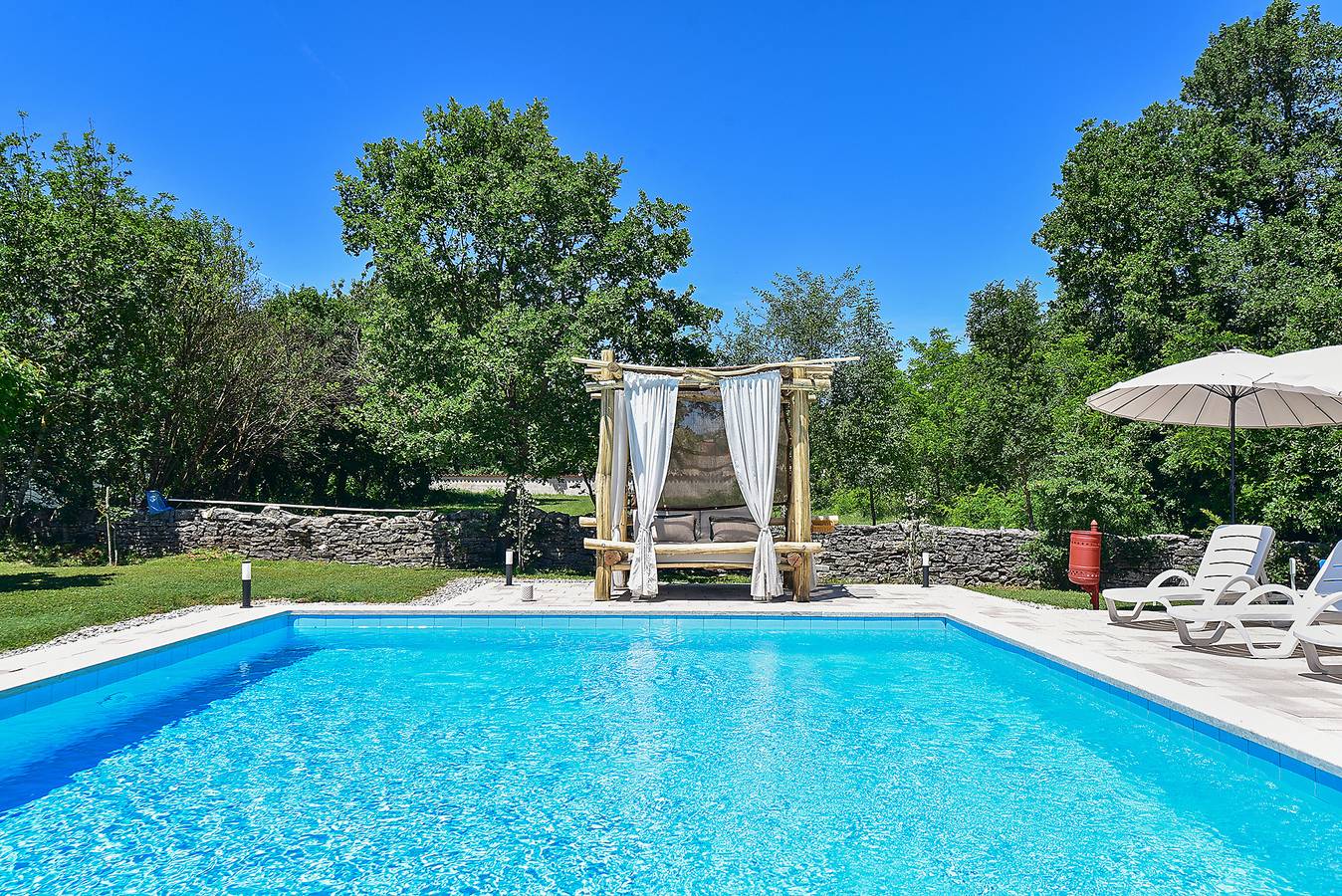 Ganze Wohnung, Ferienwohnung für 8 Personen mit Pool in Žminj, Zentralistrien