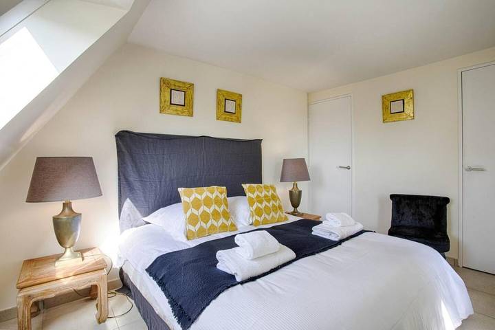 Gîte pour 4 personnes, avec balcon ainsi que vue et piscine à Saint-Arnoult - 3