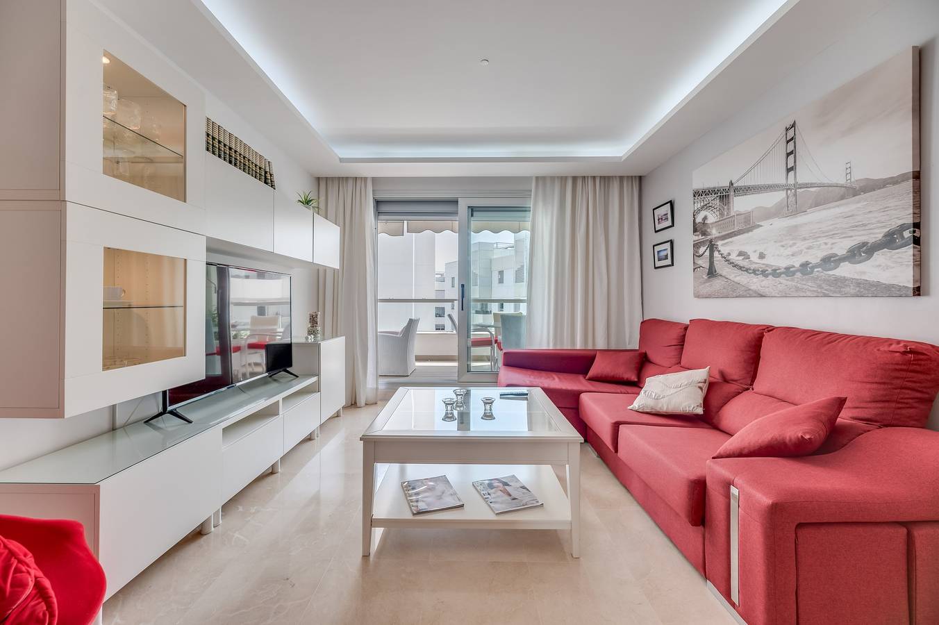 Entire apartment, Apartment 'Acogedor Apartamento 2 Dormitorios' with Shared Pool, Wi-Fi and Air Conditioning in San Pedro de Alcántara, Marbella