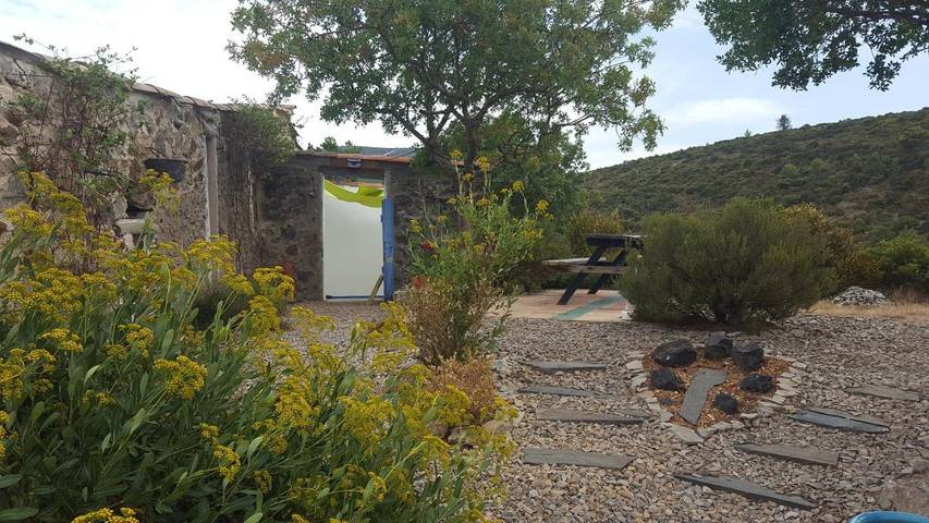 Gîte pour 2 personnes, avec vue ainsi que jardin et terrasse à Fraissé-des-Corbières - 3