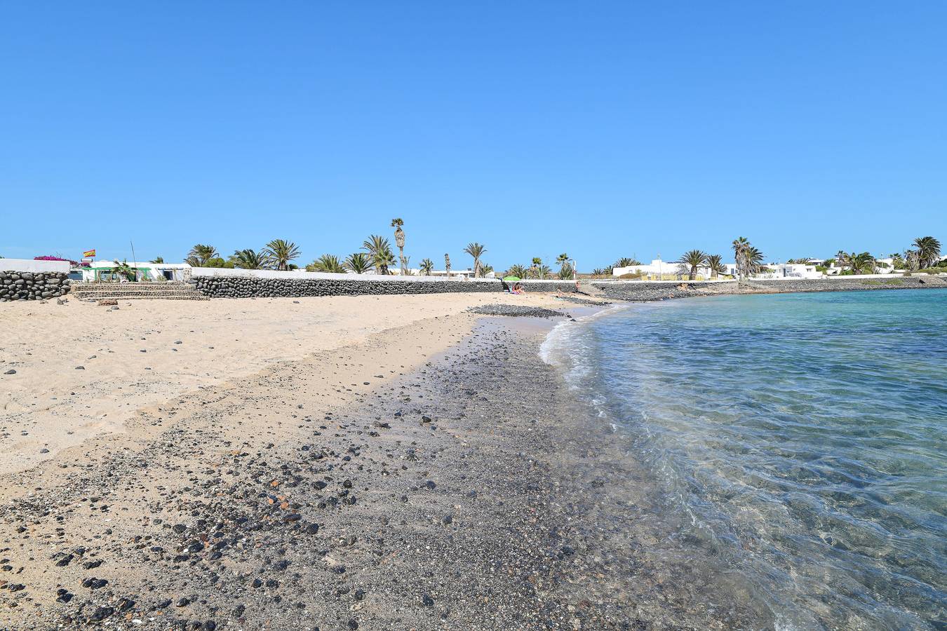 Wonderful Holiday Home “Villa Flores” Directly on the Beach with Sea View in Pedro Barba, La Graciosa