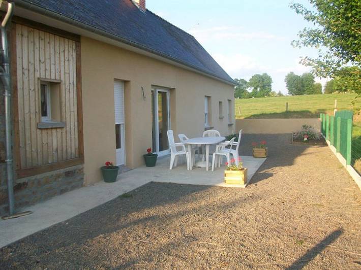 Gîte pour 6 personnes, avec terrasse à Lapenty