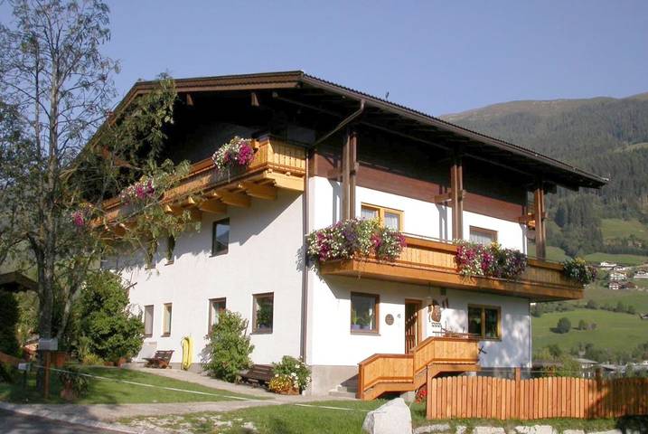 Ferienhaus für 3 Personen, mit Ausblick und Sauna sowie Garten in Bramberg am Wildkogel